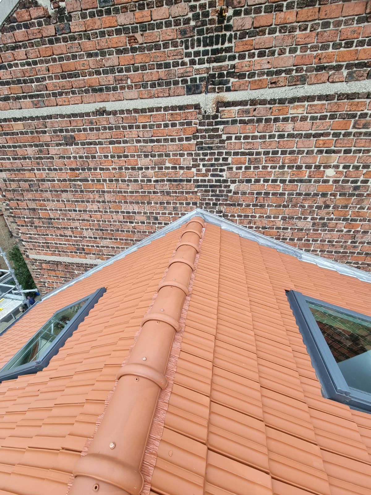 Couverture en tuiles et raccord zinc