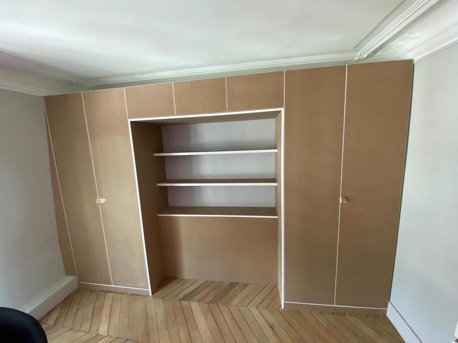 Bibliothèque sur mesure en chêne
